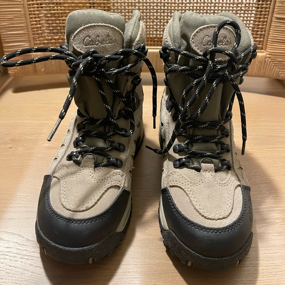 Cabelas Womens 83 0534  Thinsulate Ultra dry Plus Hiking Boots 6.5